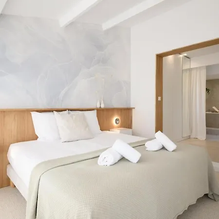 Villa Halo Lagoon Pool & Exclusive Seaside Getaway