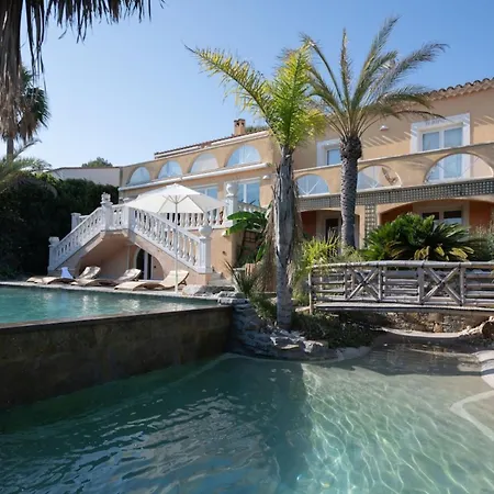 Halo Lagoon Pool & Exclusive Seaside Getaway Вилла *