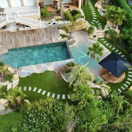 Halo Lagoon Pool & Exclusive Seaside Getaway Willa