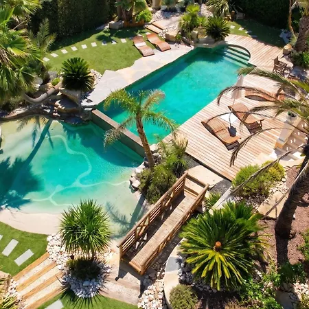 Halo Lagoon Pool & Exclusive Seaside Getaway Вилла
