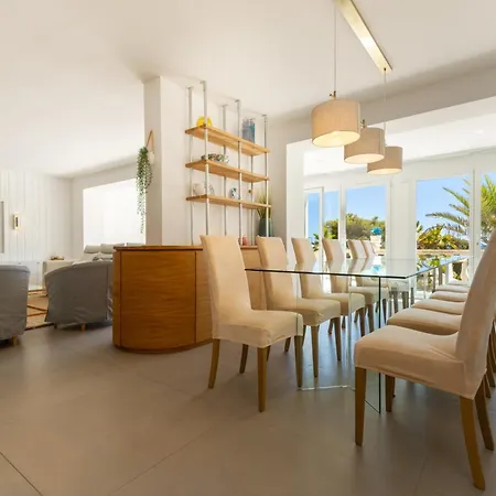 Halo Lagoon Pool & Exclusive Seaside Getaway Вилла *