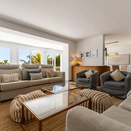 Willa Halo Lagoon Pool & Exclusive Seaside Getaway