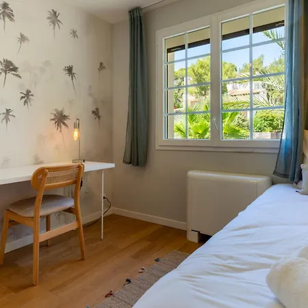 Halo Lagoon Pool & Exclusive Seaside Getaway Вилла *