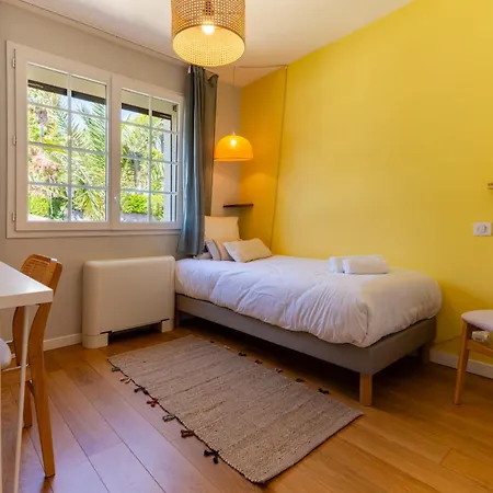 Halo Lagoon Pool & Exclusive Seaside Getaway Вилла Агд