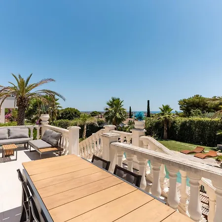 Halo Lagoon Pool & Exclusive Seaside Getaway Вилла Агд