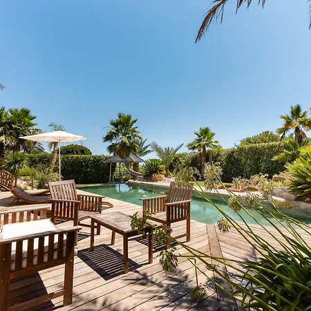 Halo Lagoon Pool & Exclusive Seaside Getaway Вилла