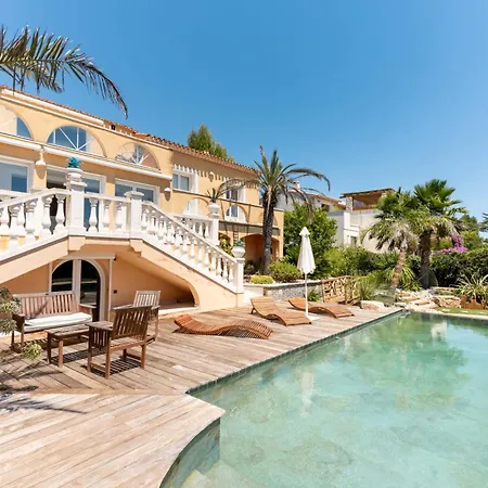 Halo Lagoon Pool & Exclusive Seaside Getaway Вилла
