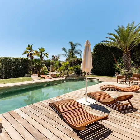 Halo Lagoon Pool & Exclusive Seaside Getaway Вилла
