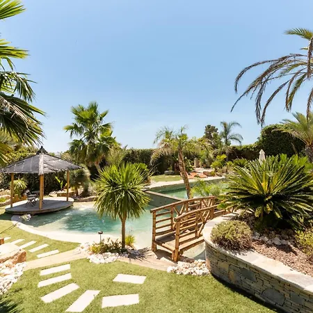 Halo Lagoon Pool & Exclusive Seaside Getaway Вилла Агд